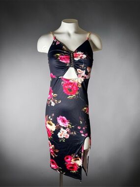 🌸 VINTAGE INSPIRED FLORAL CUTOUT MAXI